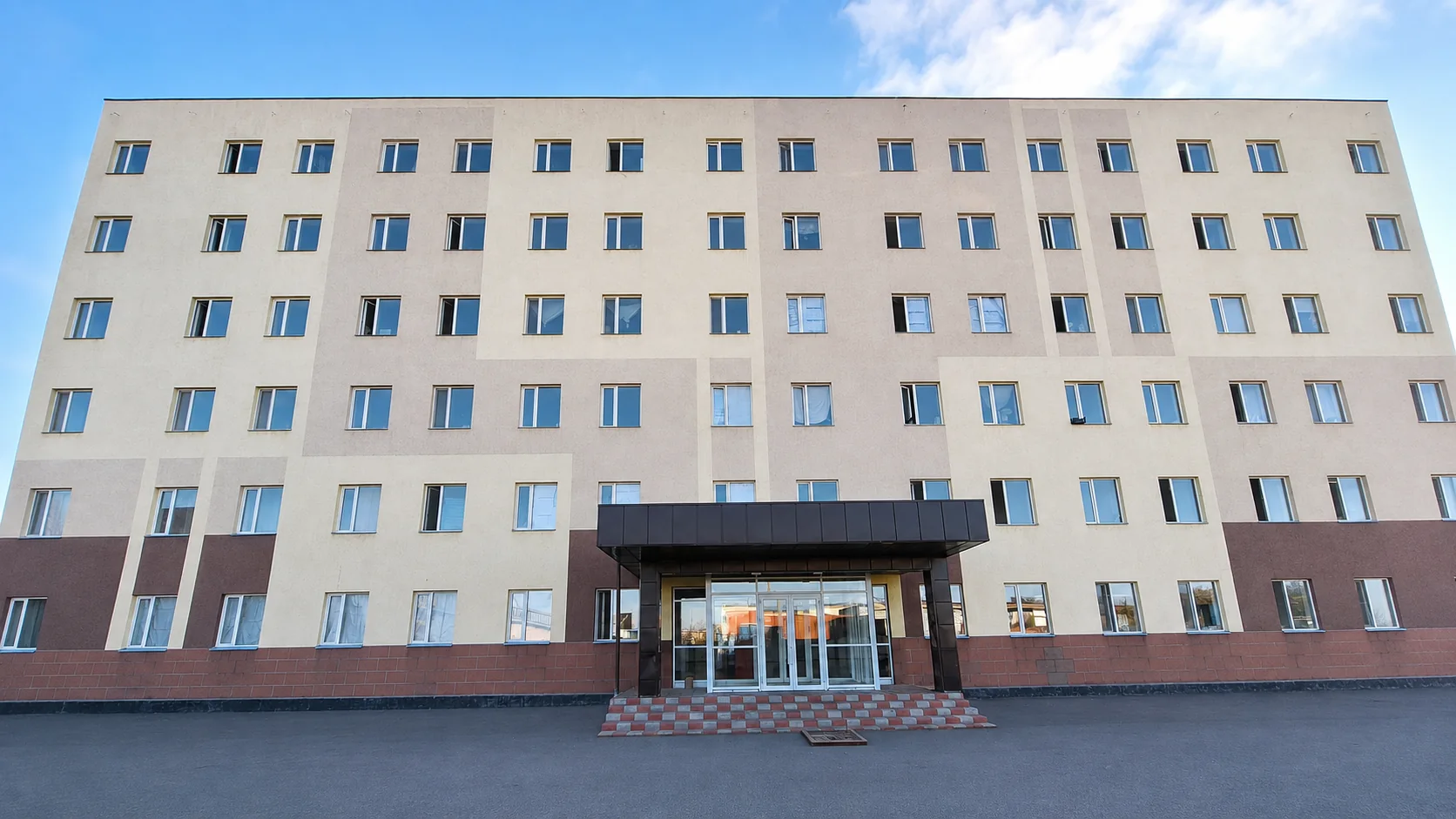 Фасад общежития «Дом молодого предпринимателя»
